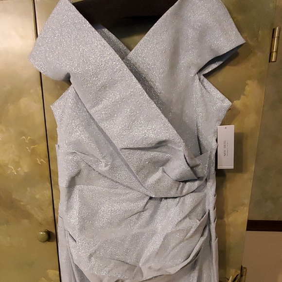 GOWN - Picture 3 of 12